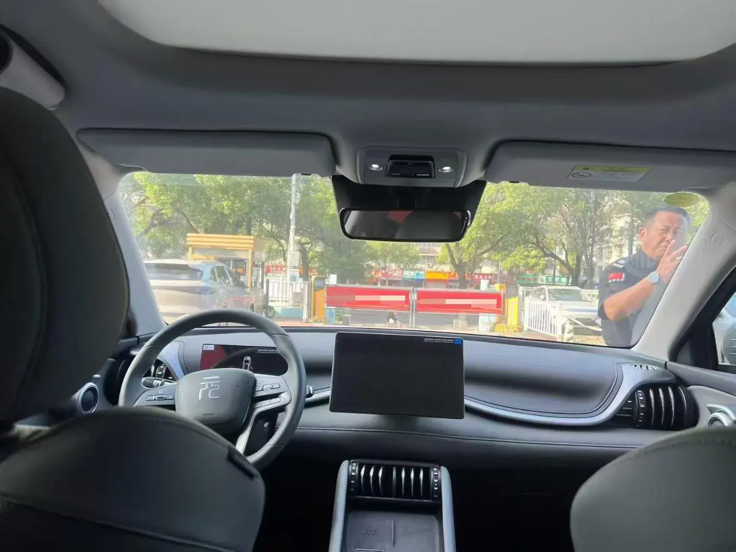 2025 BYD YUAN thumbnail 3