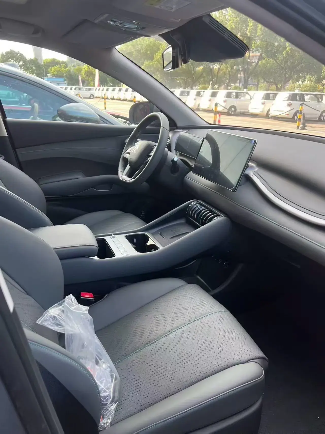 2025 BYD YUAN thumbnail 2