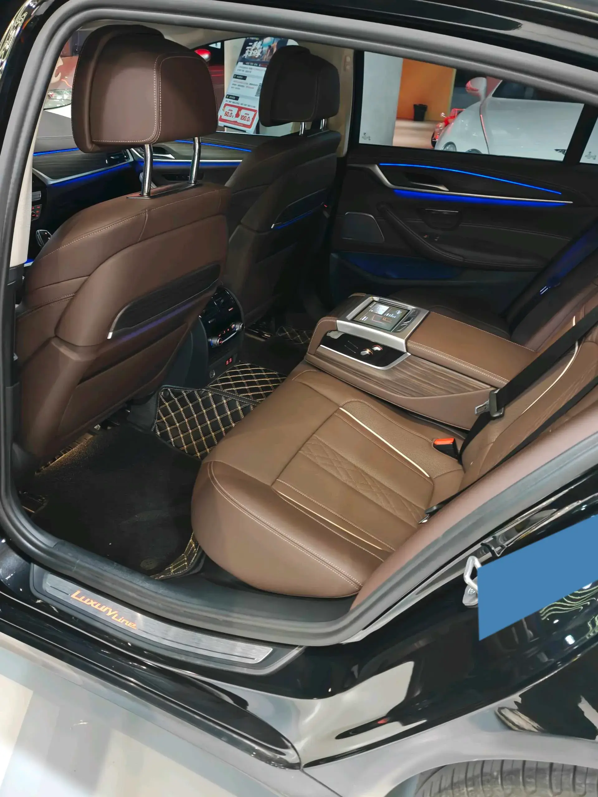 2021 BMW 5 thumbnail 4