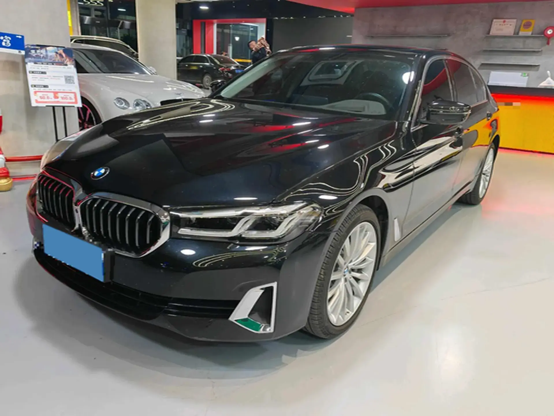 2021 BMW 5 view 1