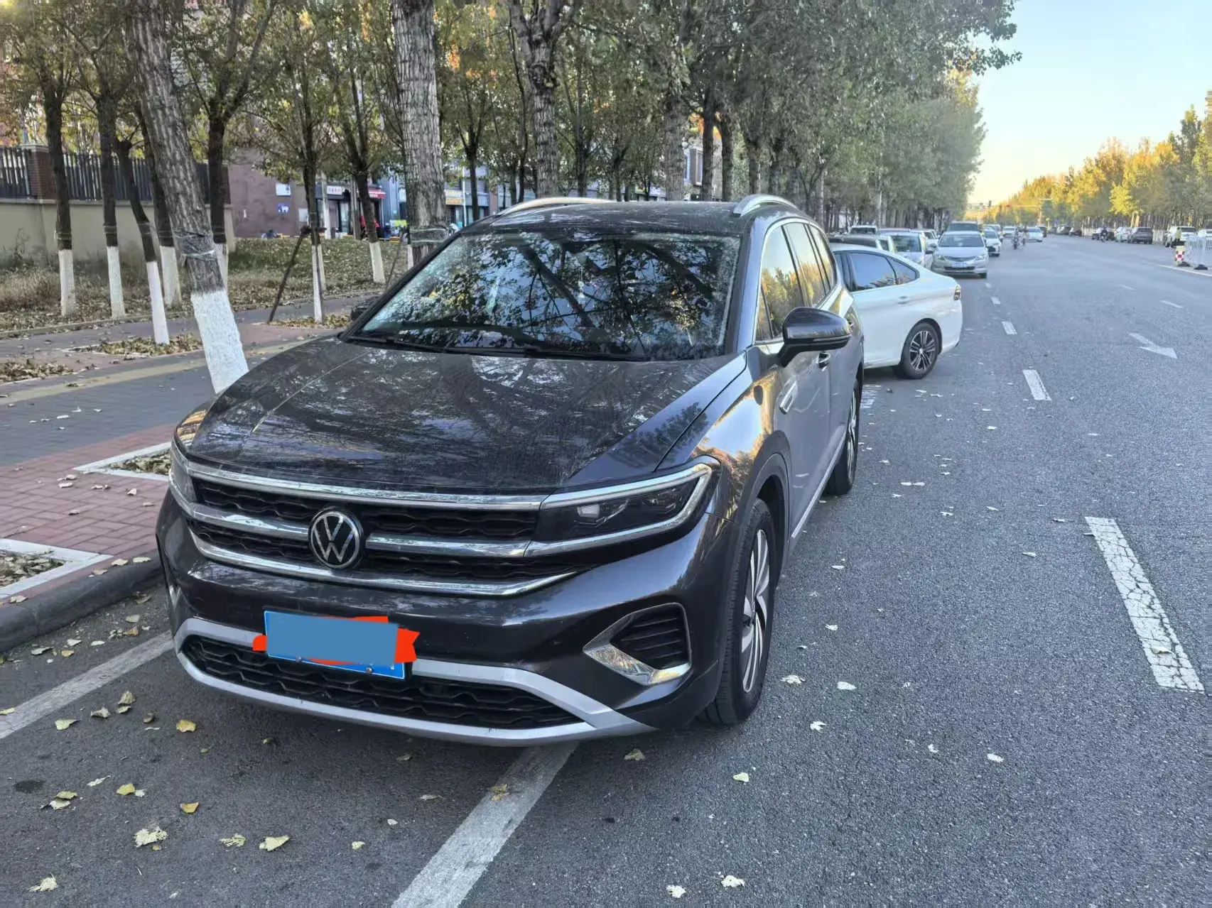 2021 VOLKSWAGEN TALAGON view 1