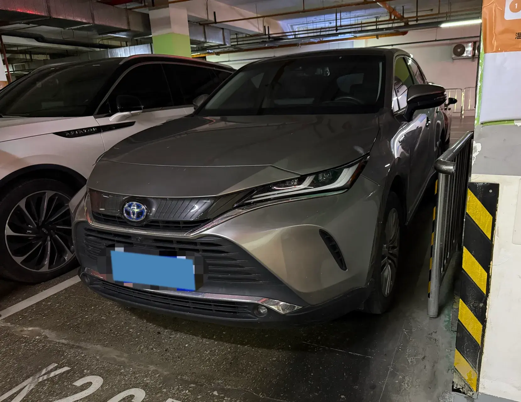 2022 TOYOTA HARRIER view 1