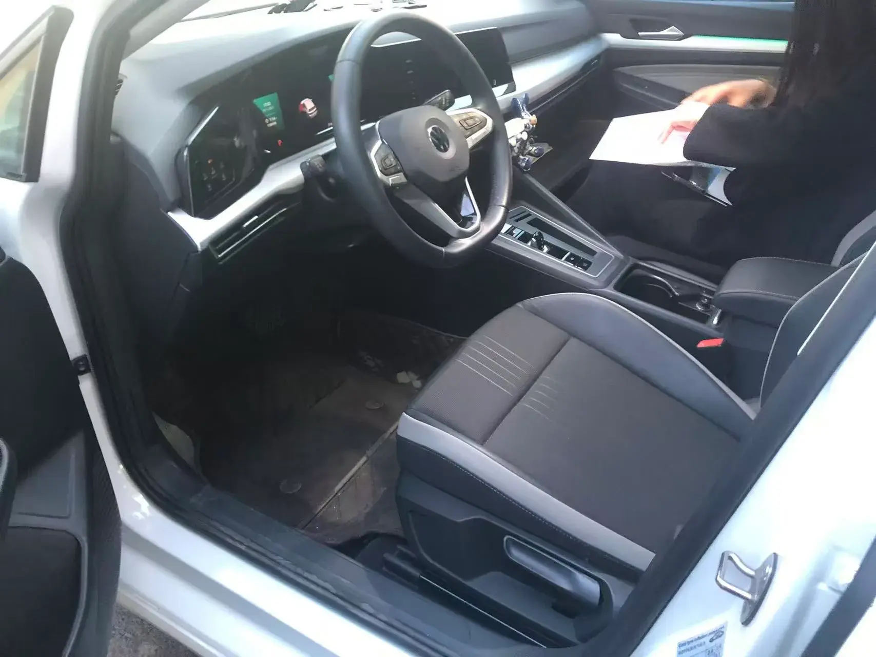 2021 VOLKSWAGEN GOLF thumbnail 4