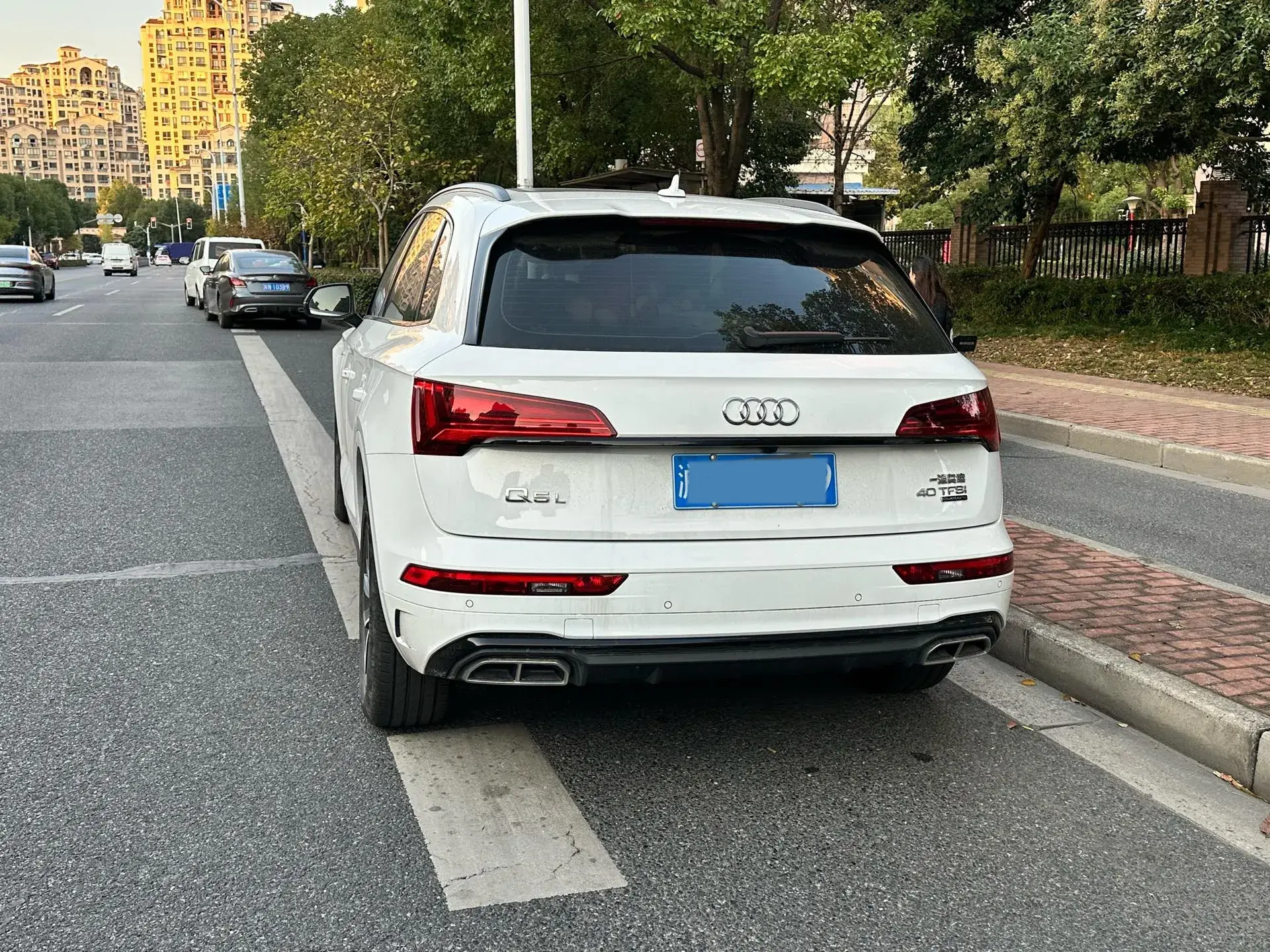 2022 AUDI Q5L thumbnail 4