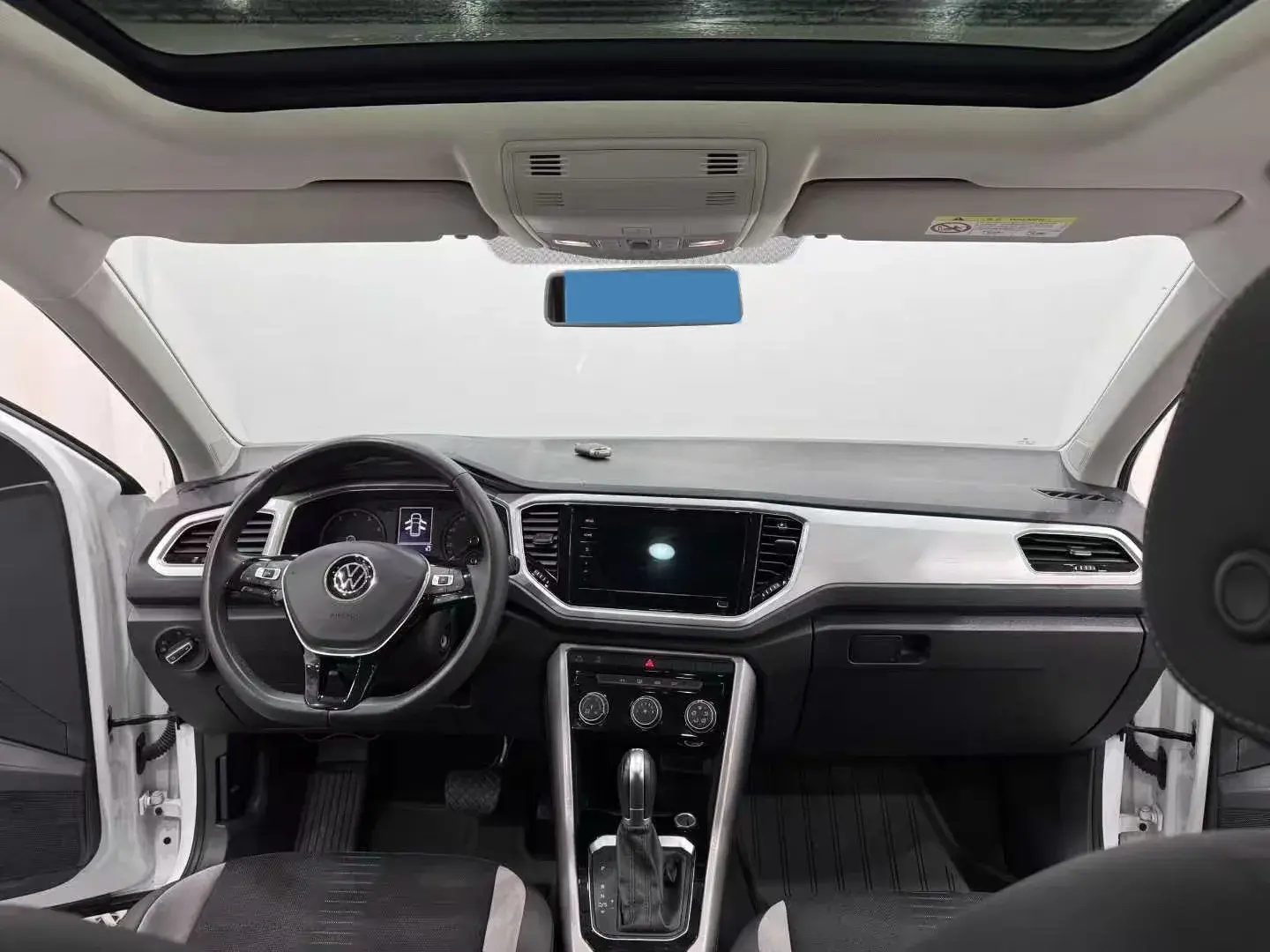 2022 VOLKSWAGEN T-ROC thumbnail 3