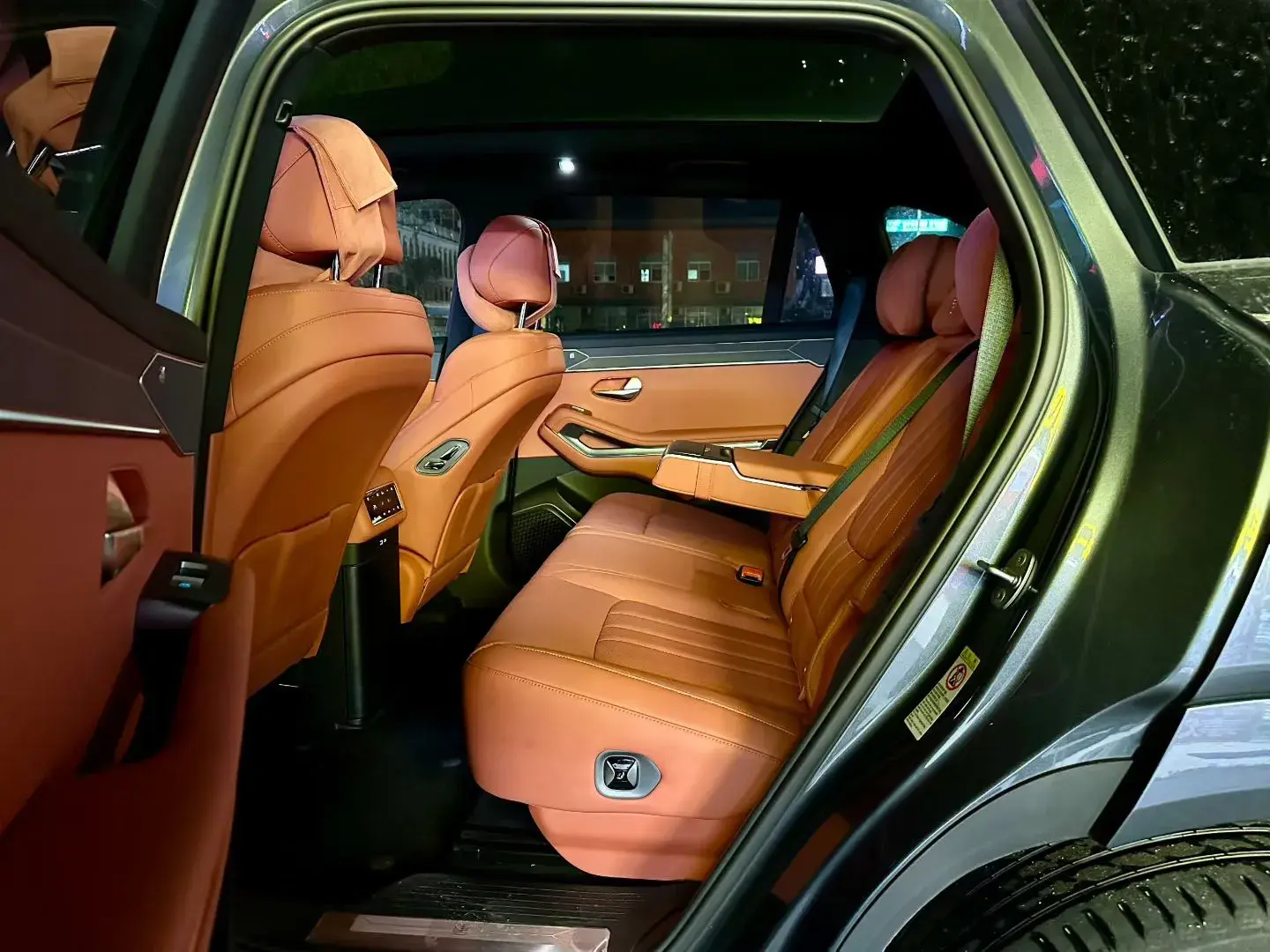 2025 BYD TANGL thumbnail 4