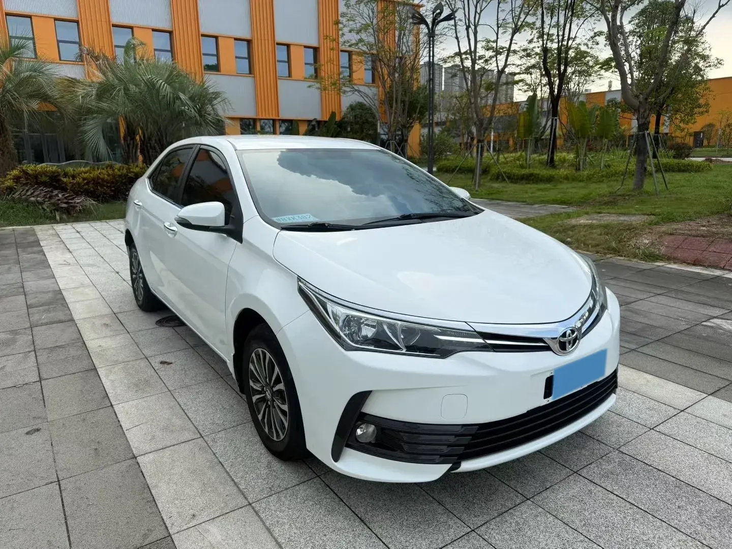 2018 TOYOTA COROLLA thumbnail 3