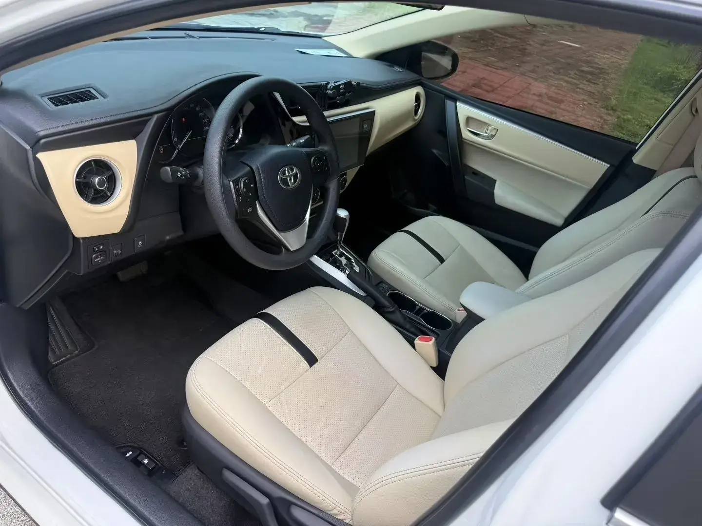 2018 TOYOTA COROLLA thumbnail 4