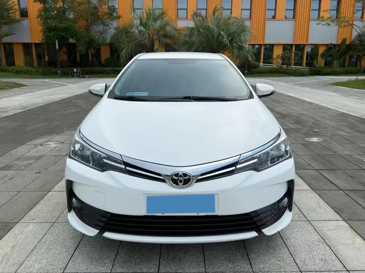 2018 TOYOTA COROLLA thumbnail 2
