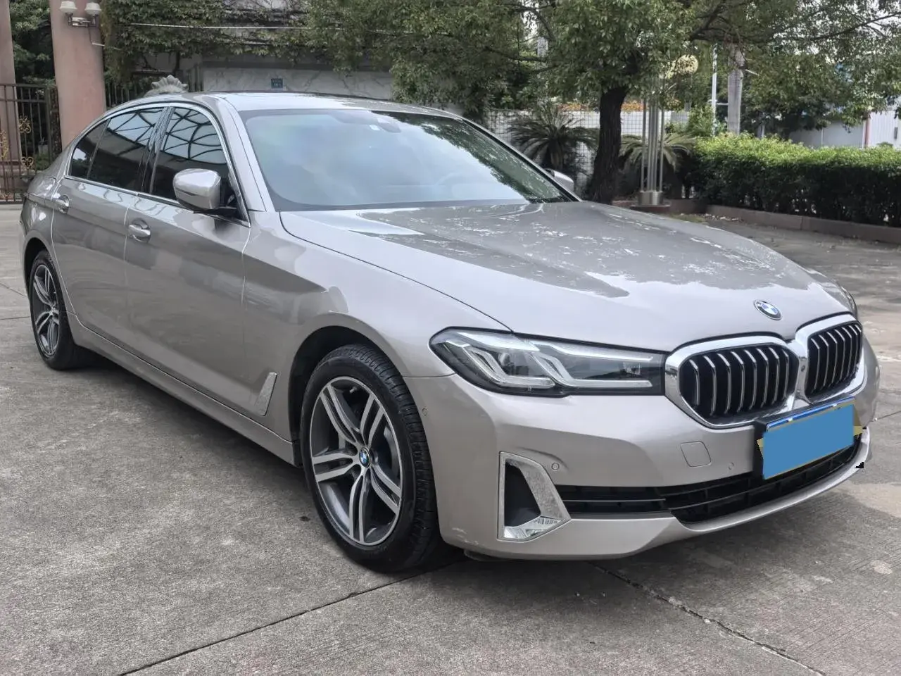 2021 BMW 5 thumbnail 3