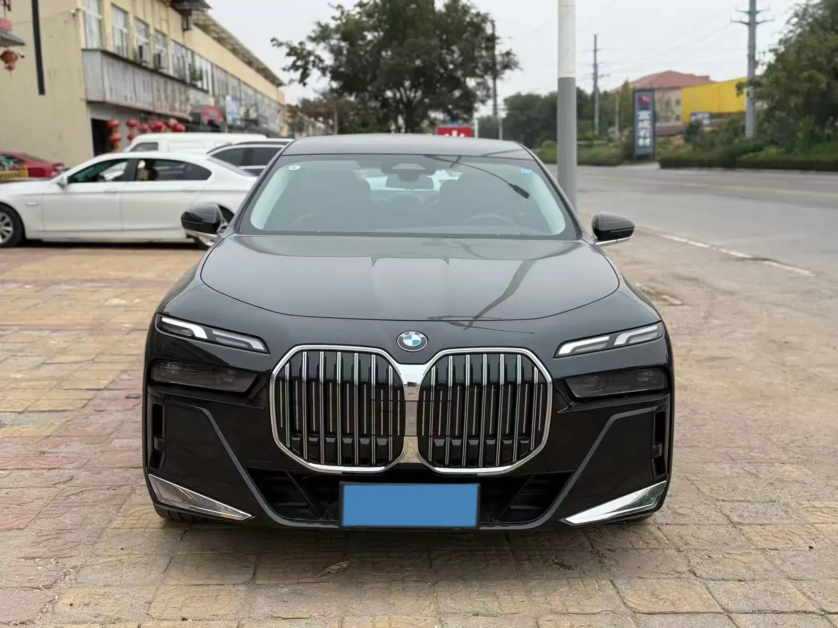 2023 BMW 7 thumbnail 2