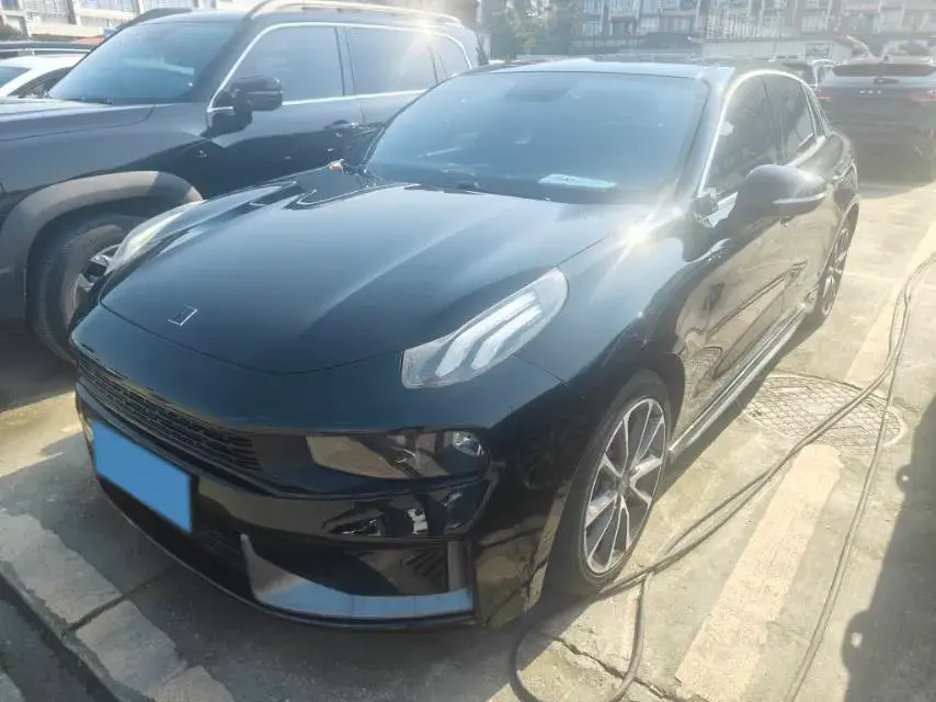 2019 LYNK&CO 03 view 1