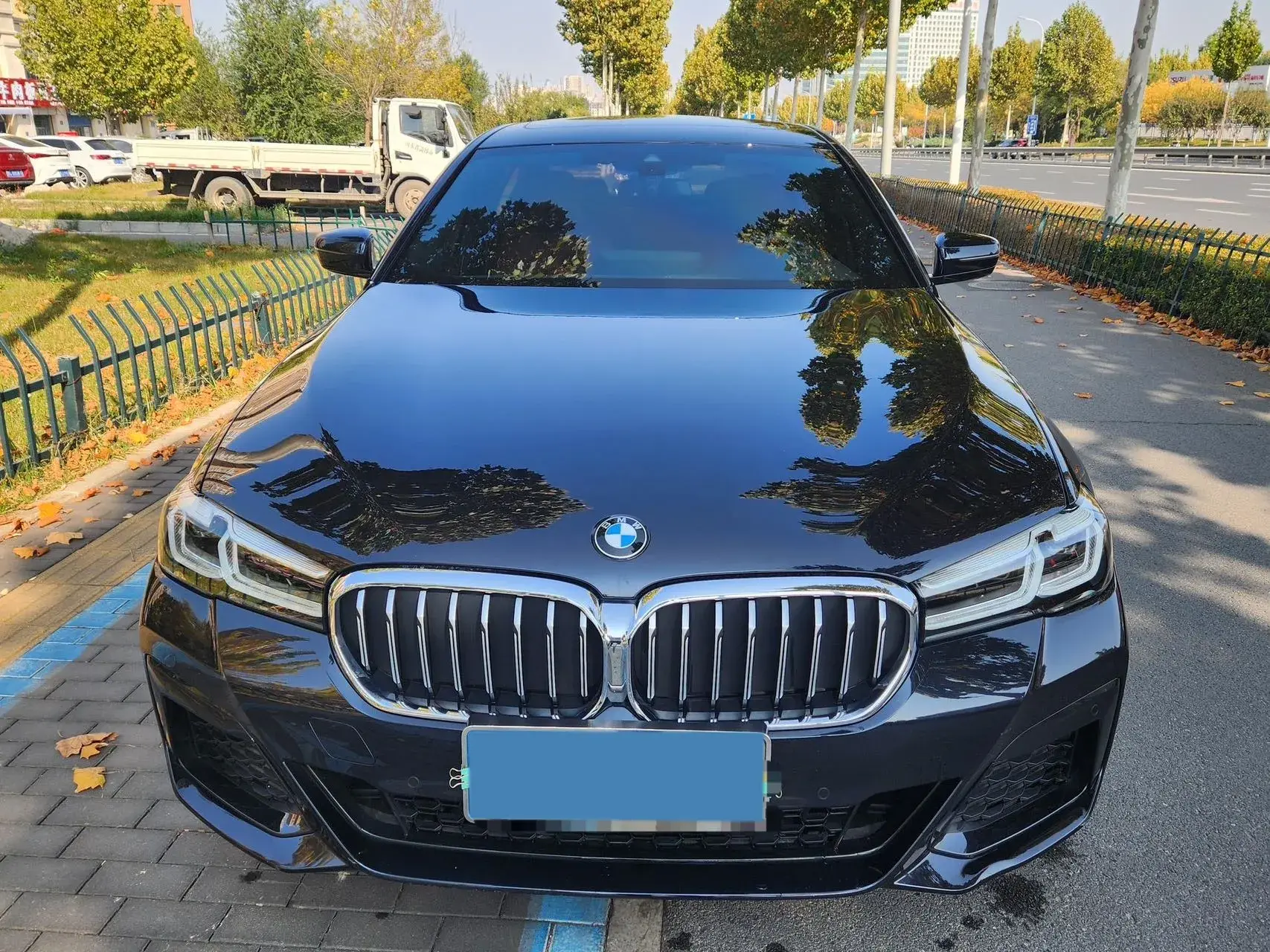 2021 BMW 5 thumbnail 2