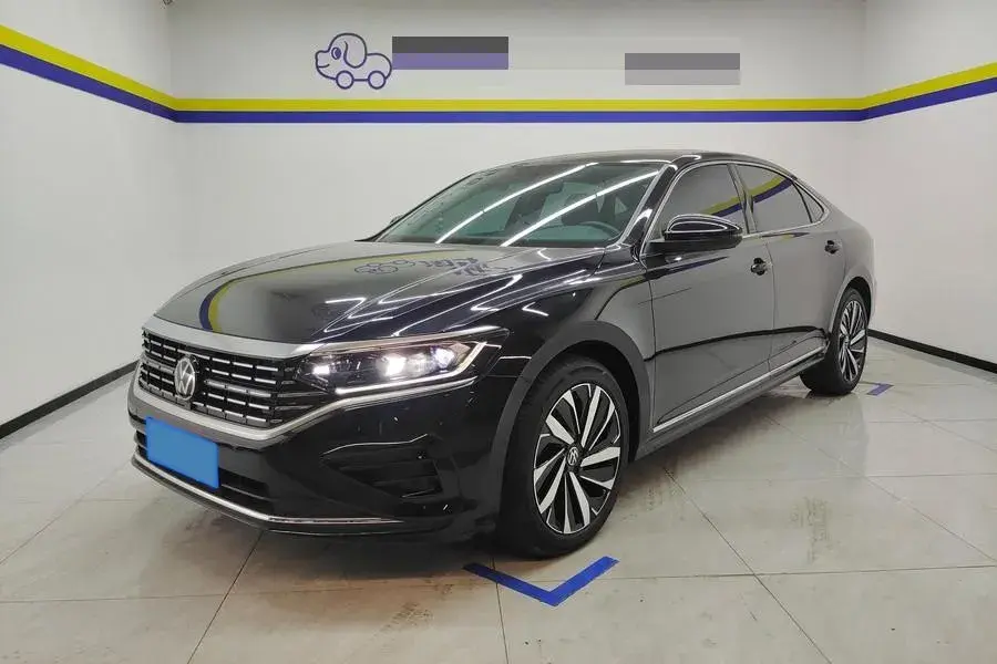 2023 VOLKSWAGEN PASSAT view 1