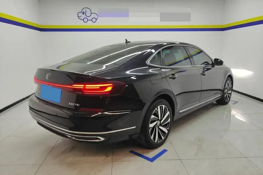 2023 VOLKSWAGEN PASSAT thumbnail 2