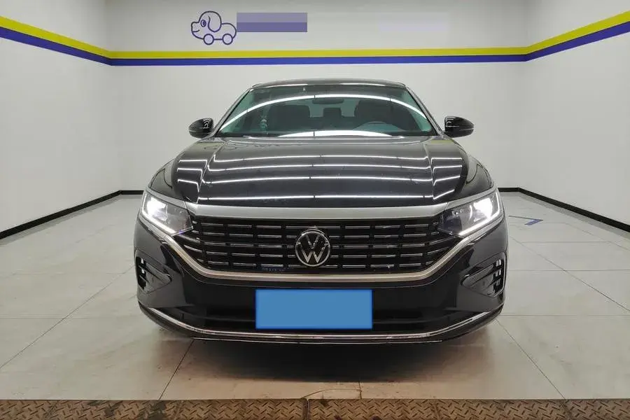 2023 VOLKSWAGEN PASSAT thumbnail 3