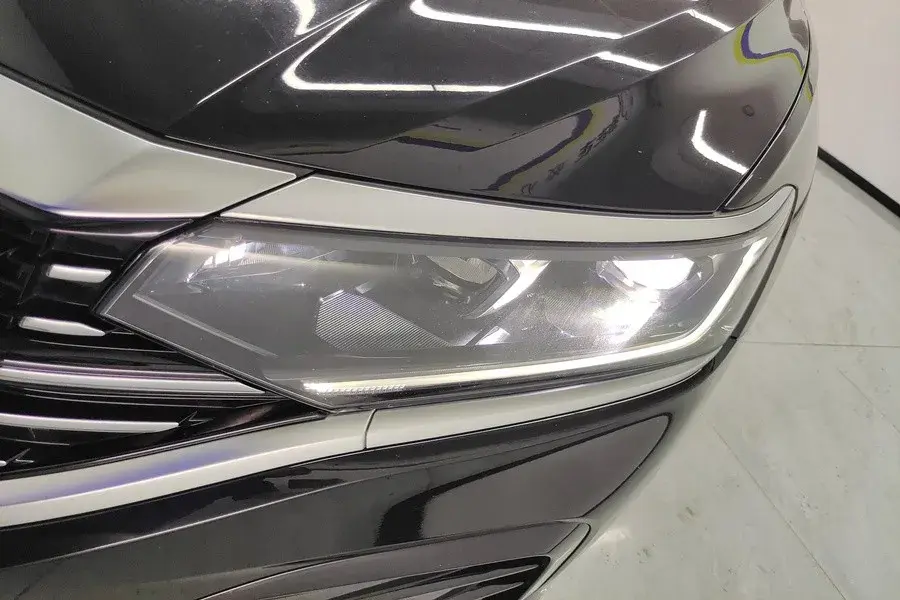 2023 VOLKSWAGEN PASSAT thumbnail 4