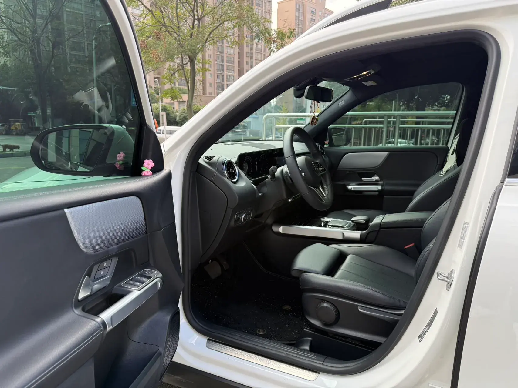 2022 MERCEDES-BENZ GLB thumbnail 4