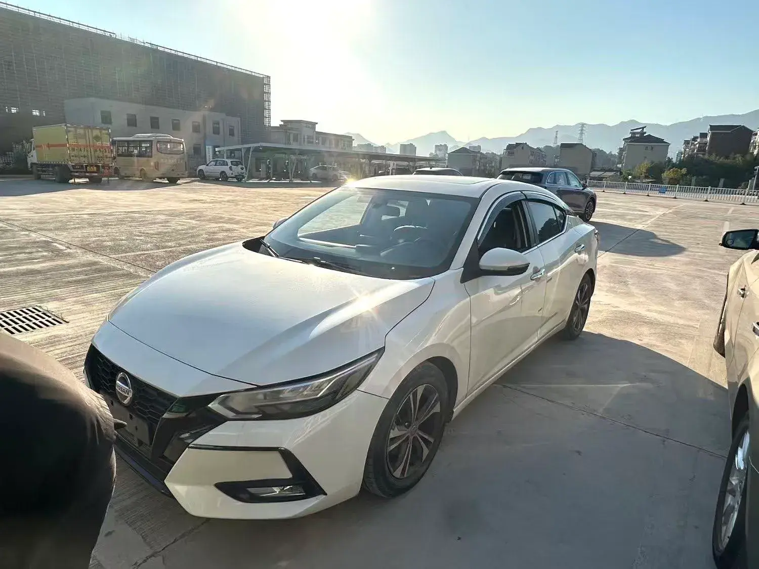 2020 NISSAN SYLPHY view 1