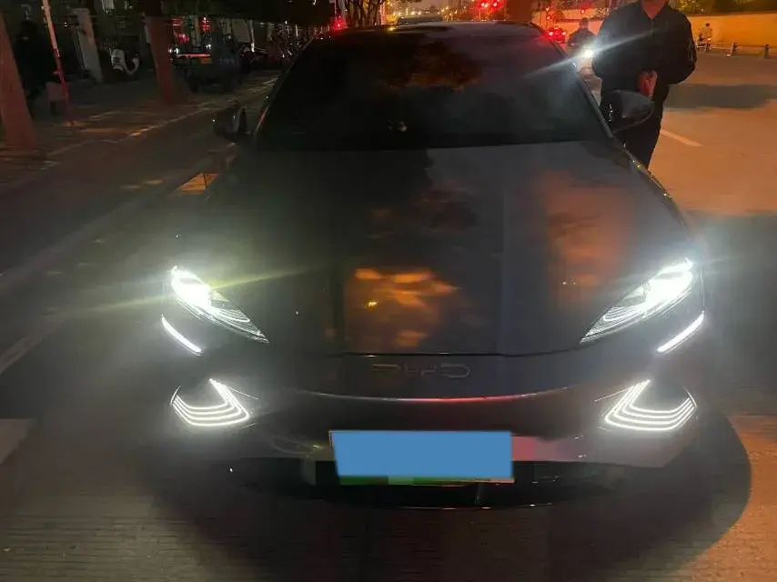 2022 BYD SEAL thumbnail 2