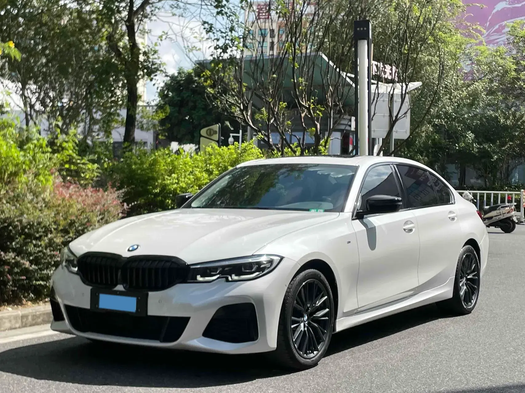 2021 BMW 3 view 1