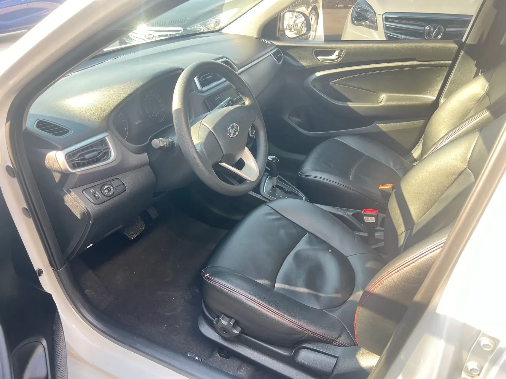 2017 HYUNDAI REINA thumbnail 4