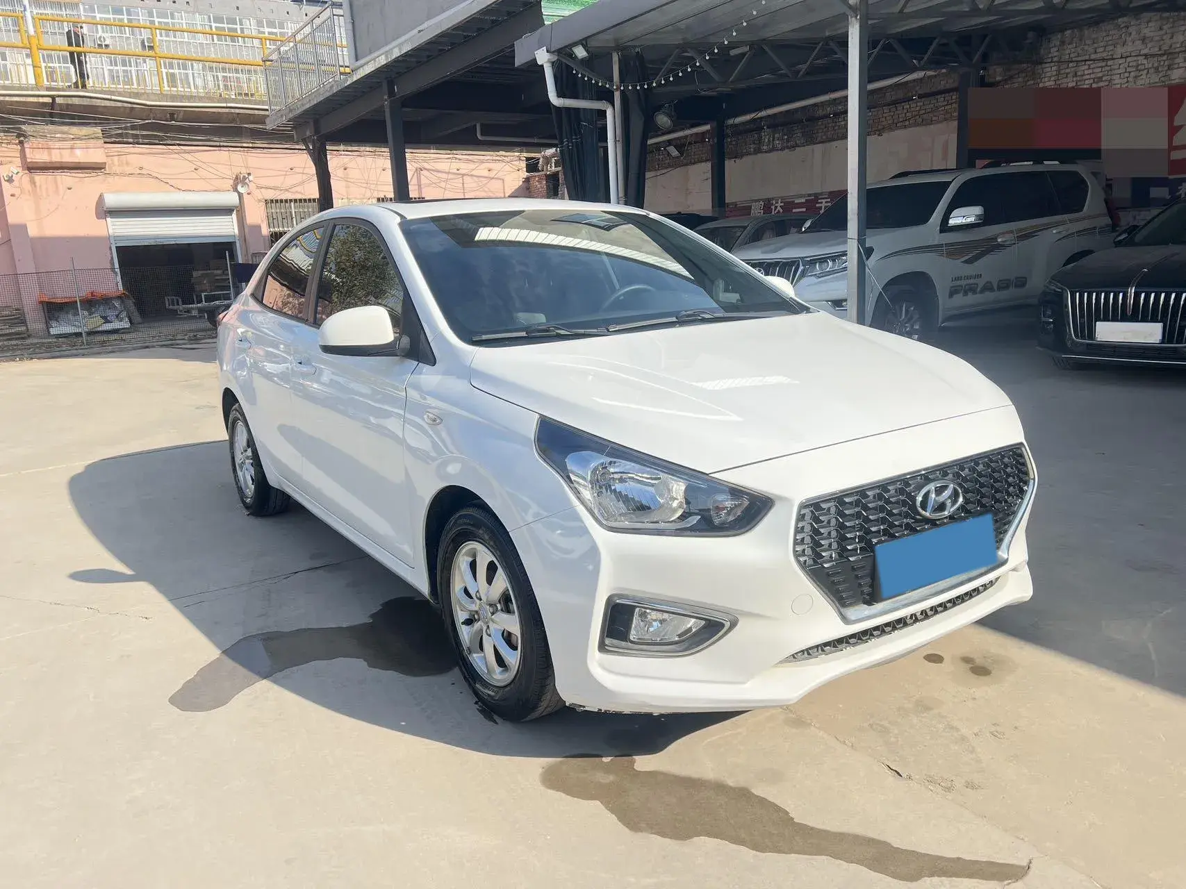 2017 HYUNDAI REINA thumbnail 3