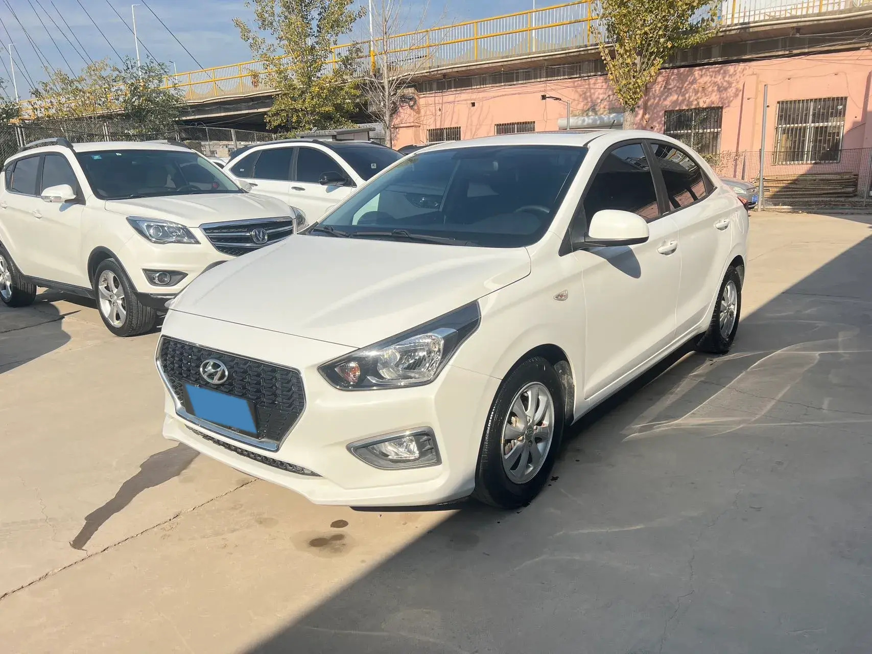 2017 HYUNDAI REINA view 1