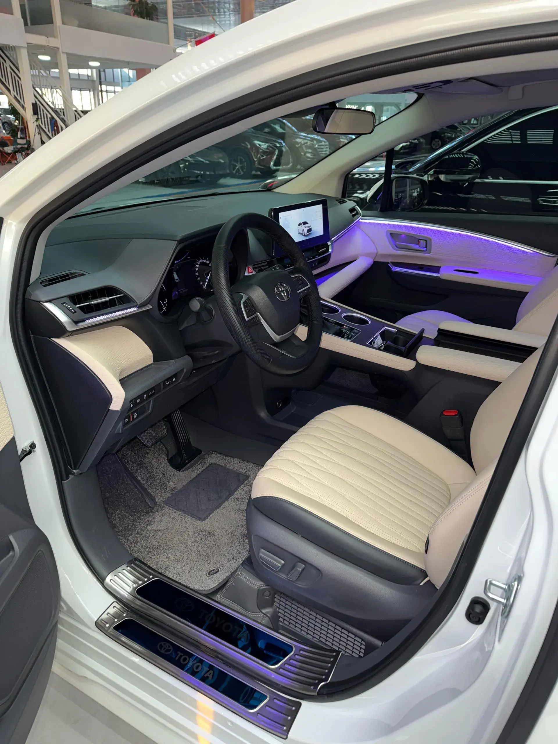 2024 TOYOTA SIENNA thumbnail 3