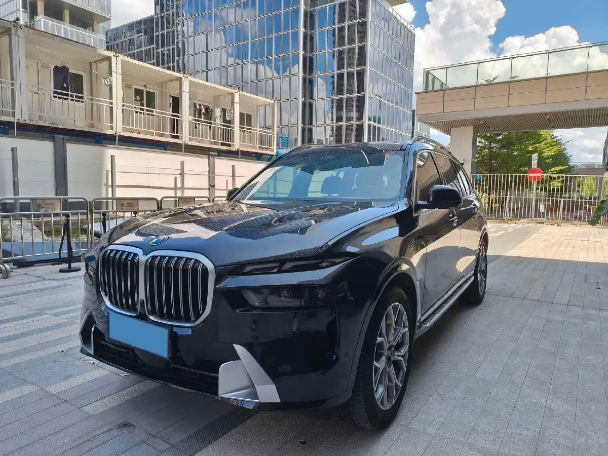 2023 BMW X7 3.0T 381HP L6 8AT