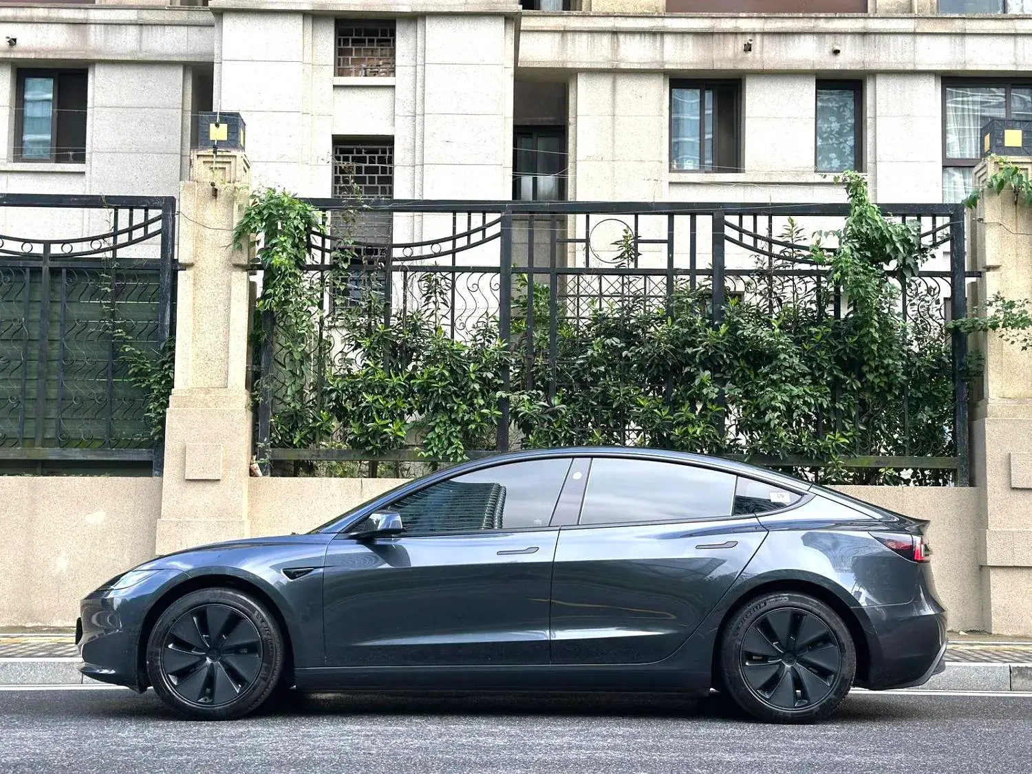 2023 TESLA MODEL thumbnail 2