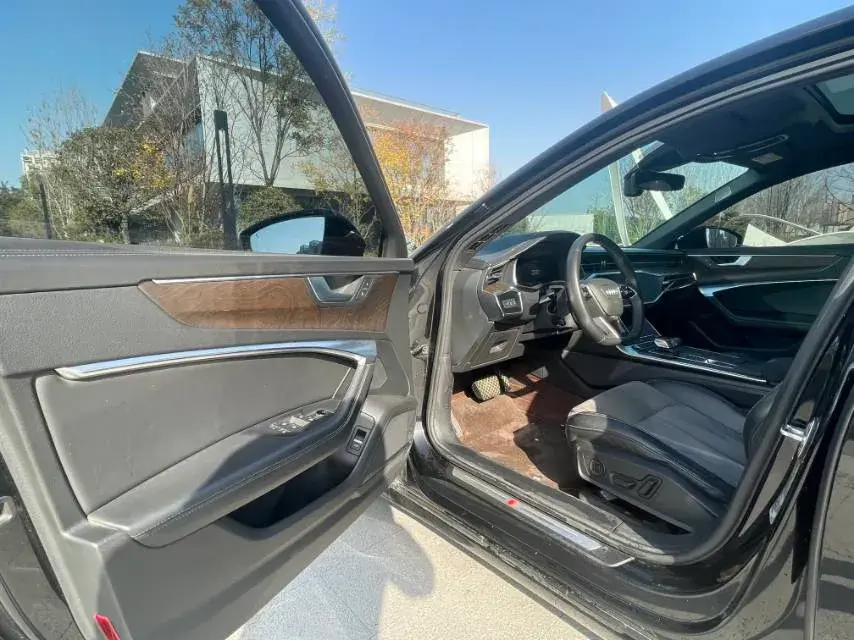 2023 AUDI A4L thumbnail 4