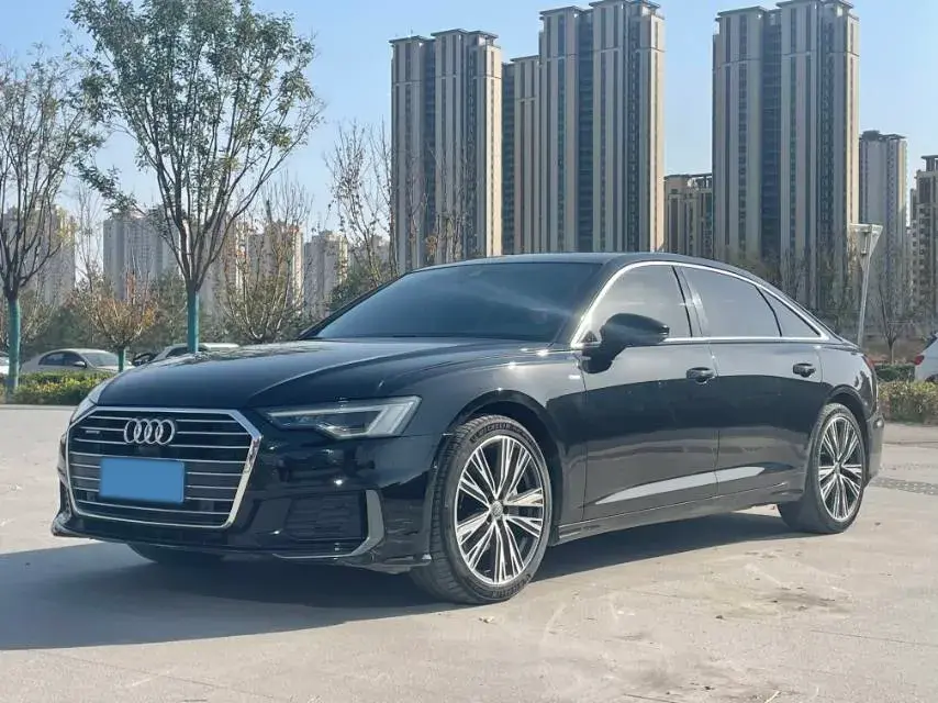 2023 AUDI A4L view 1
