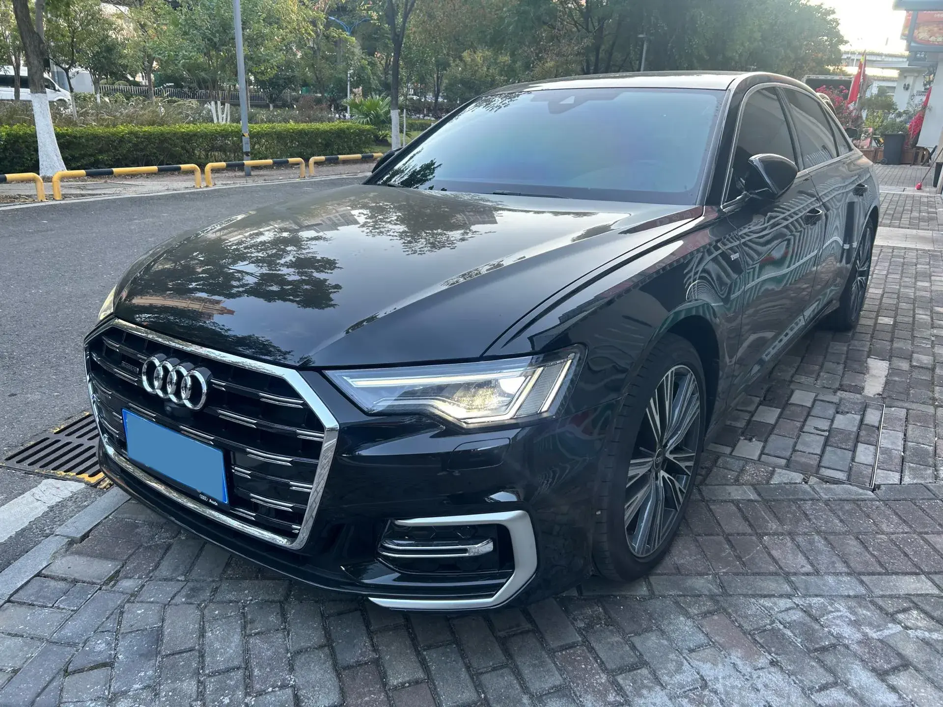 2025 AUDI A6L view 1
