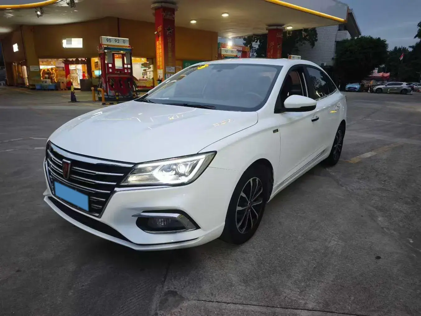 2019 ROEWE I5 view 1