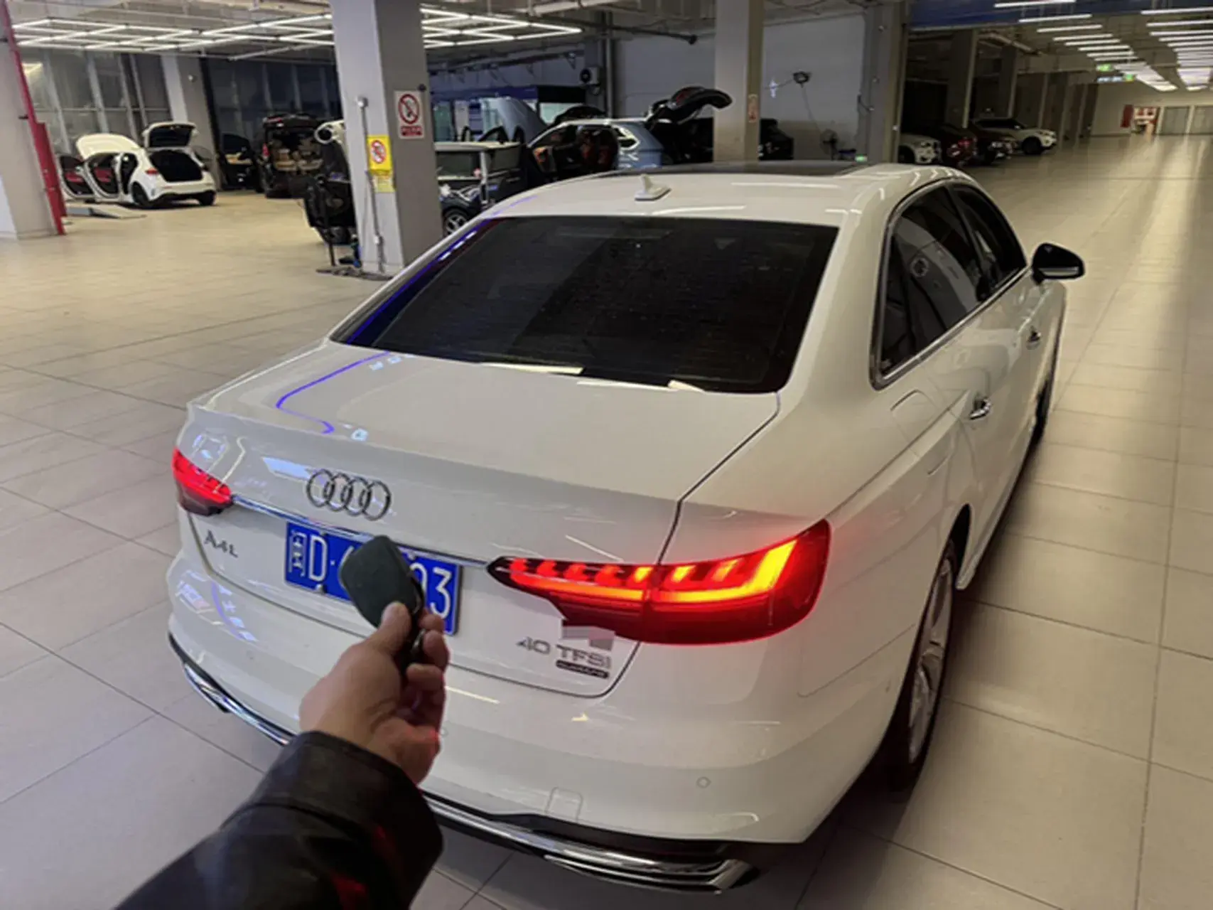 2020 AUDI A4L thumbnail 3