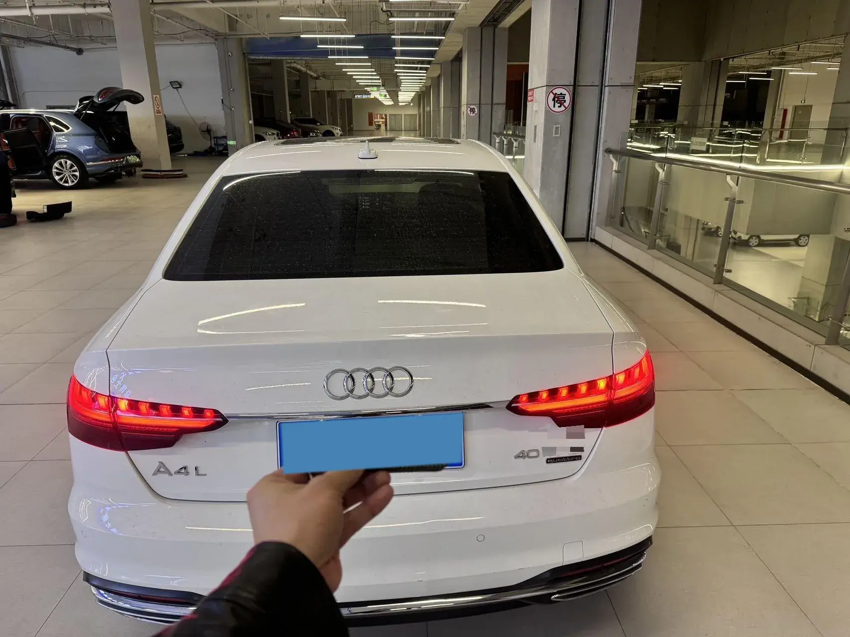 2020 AUDI A4L thumbnail 4