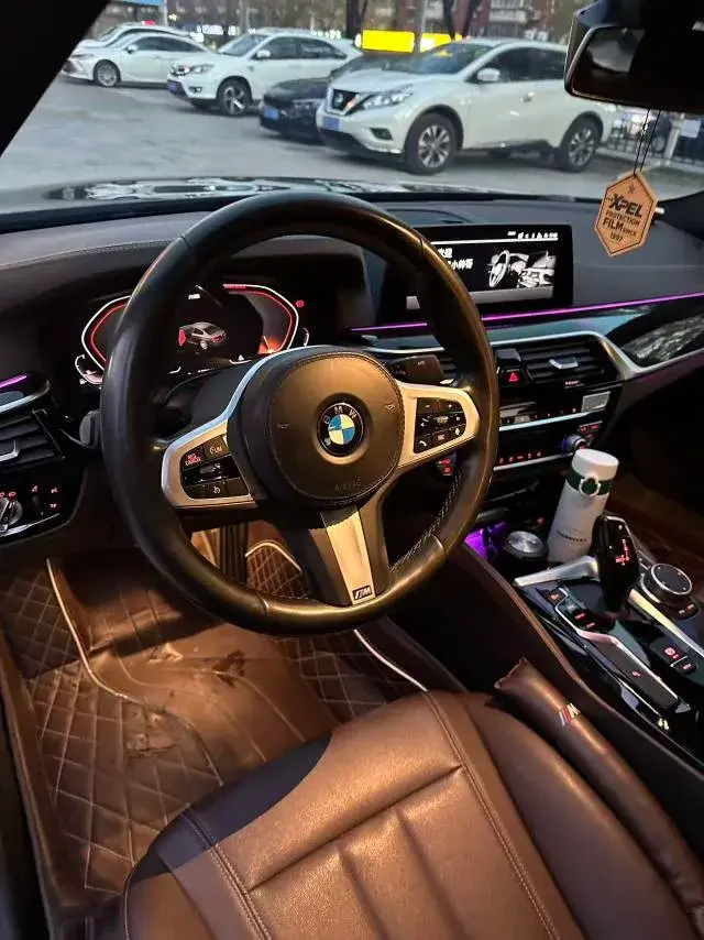 2020 BMW 5 thumbnail 3