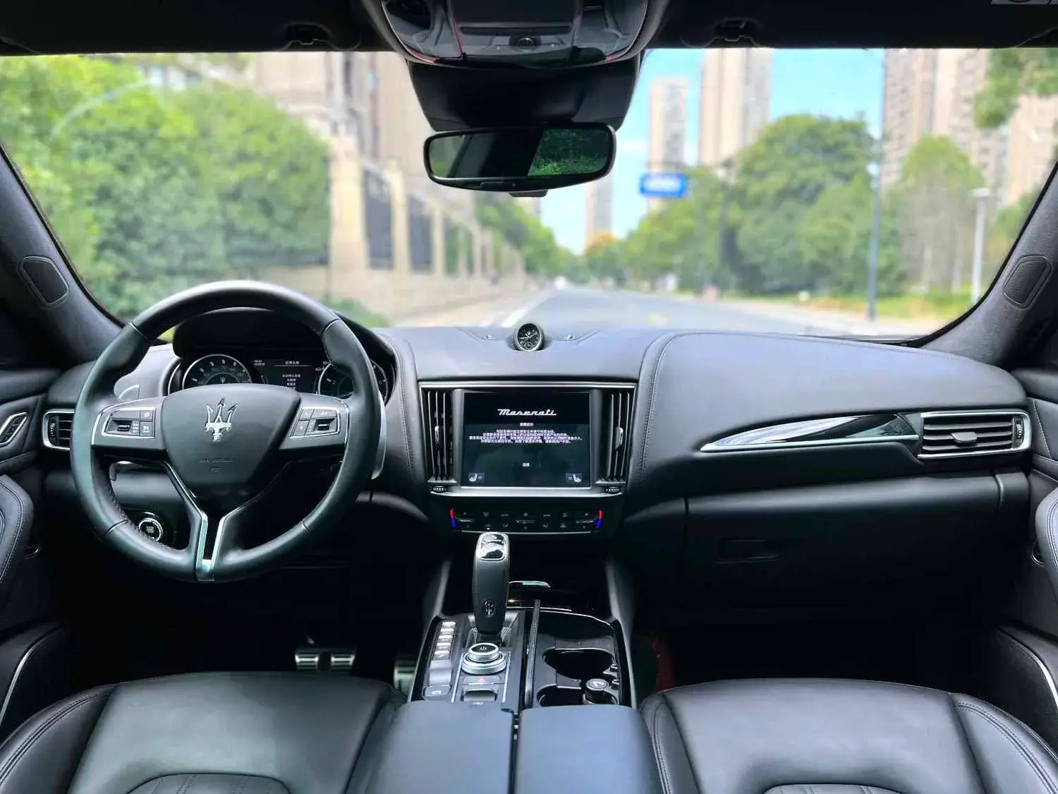 2022 MASERATI LEVANTE thumbnail 4