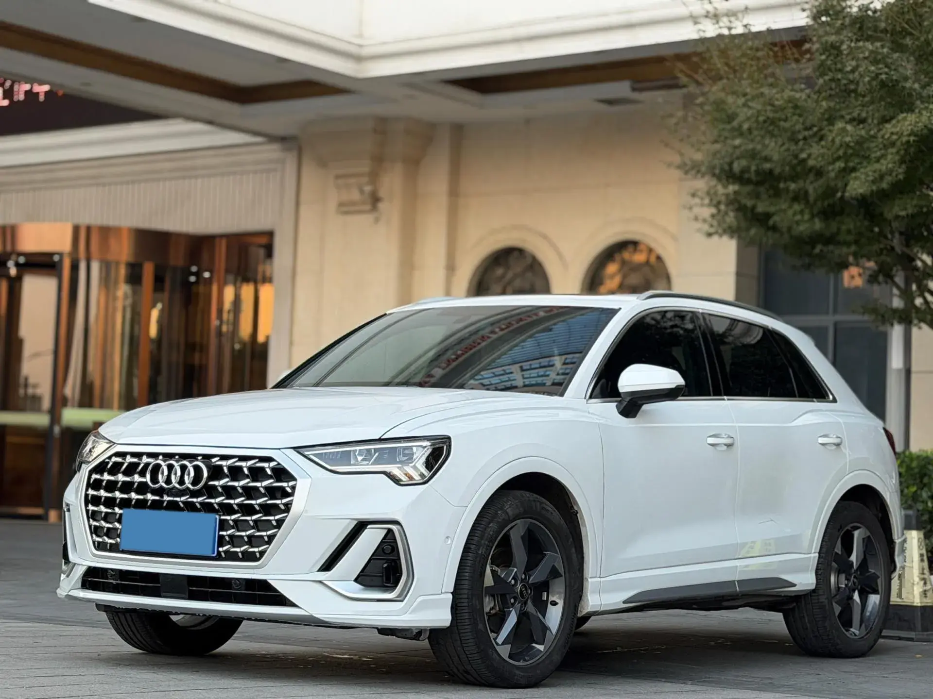 2024 AUDI Q2L view 1
