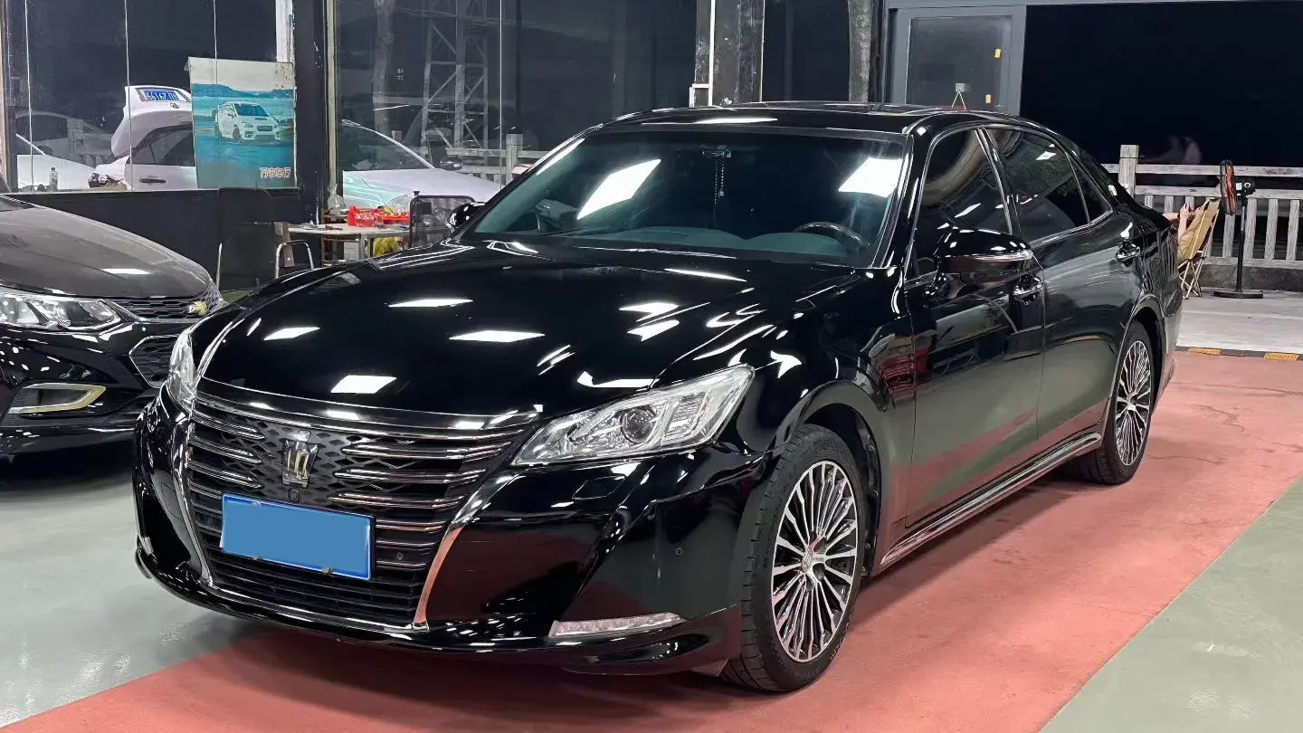 2018 Toyota Crown 2.0T 235HP L4 8AT