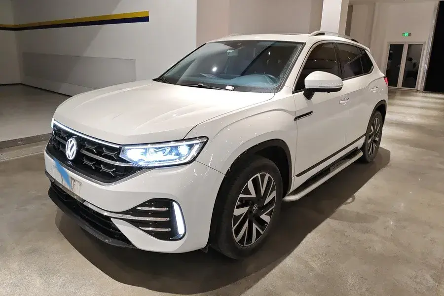 2023 VOLKSWAGEN TAYRON view 1