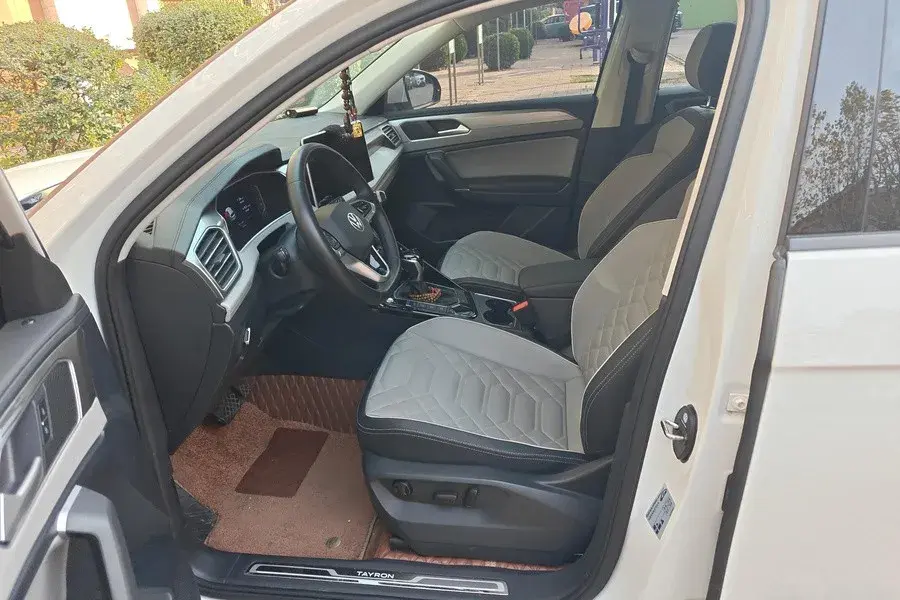2023 VOLKSWAGEN TAYRON thumbnail 4