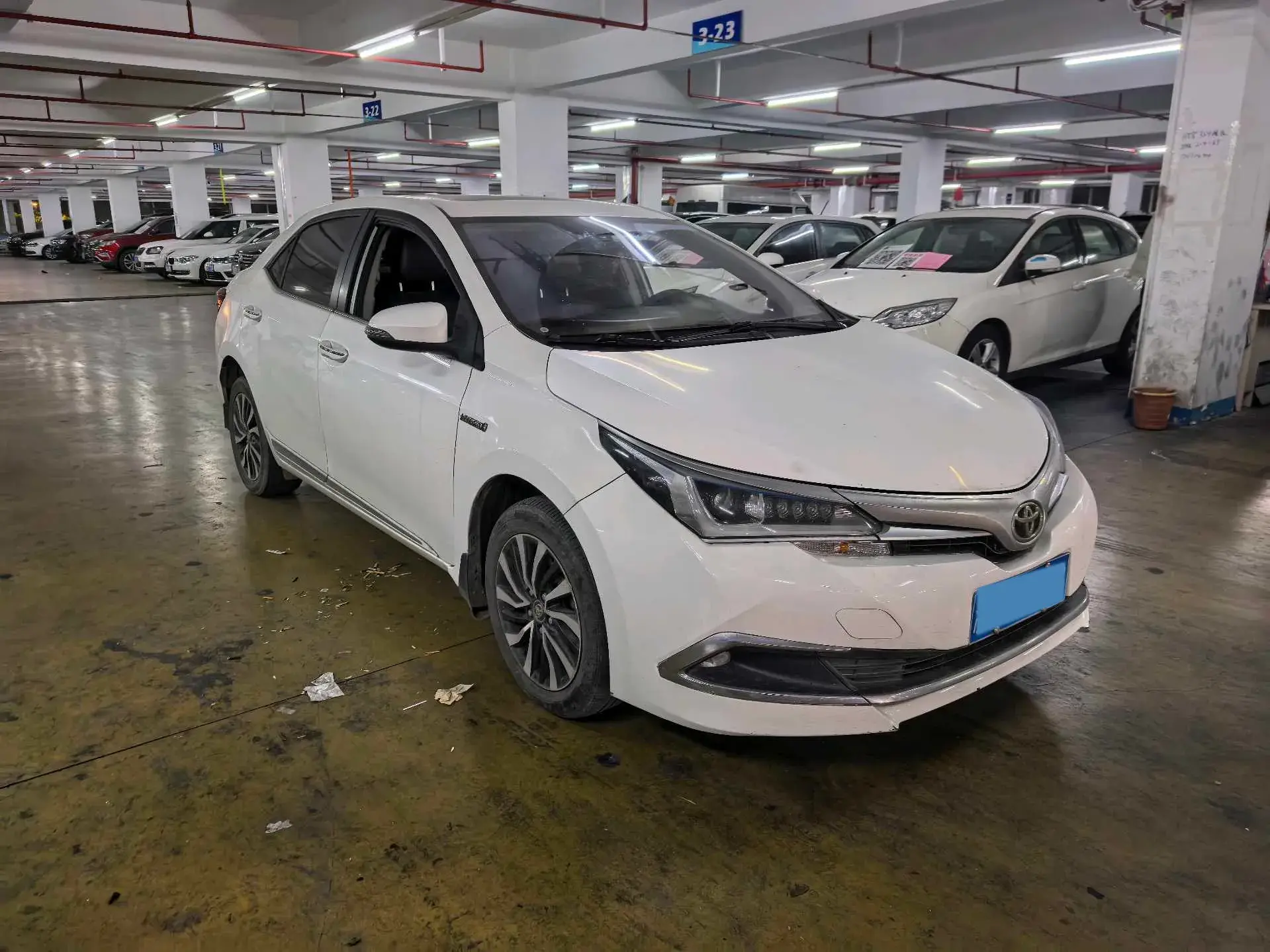 2017 TOYOTA COROLLA thumbnail 3