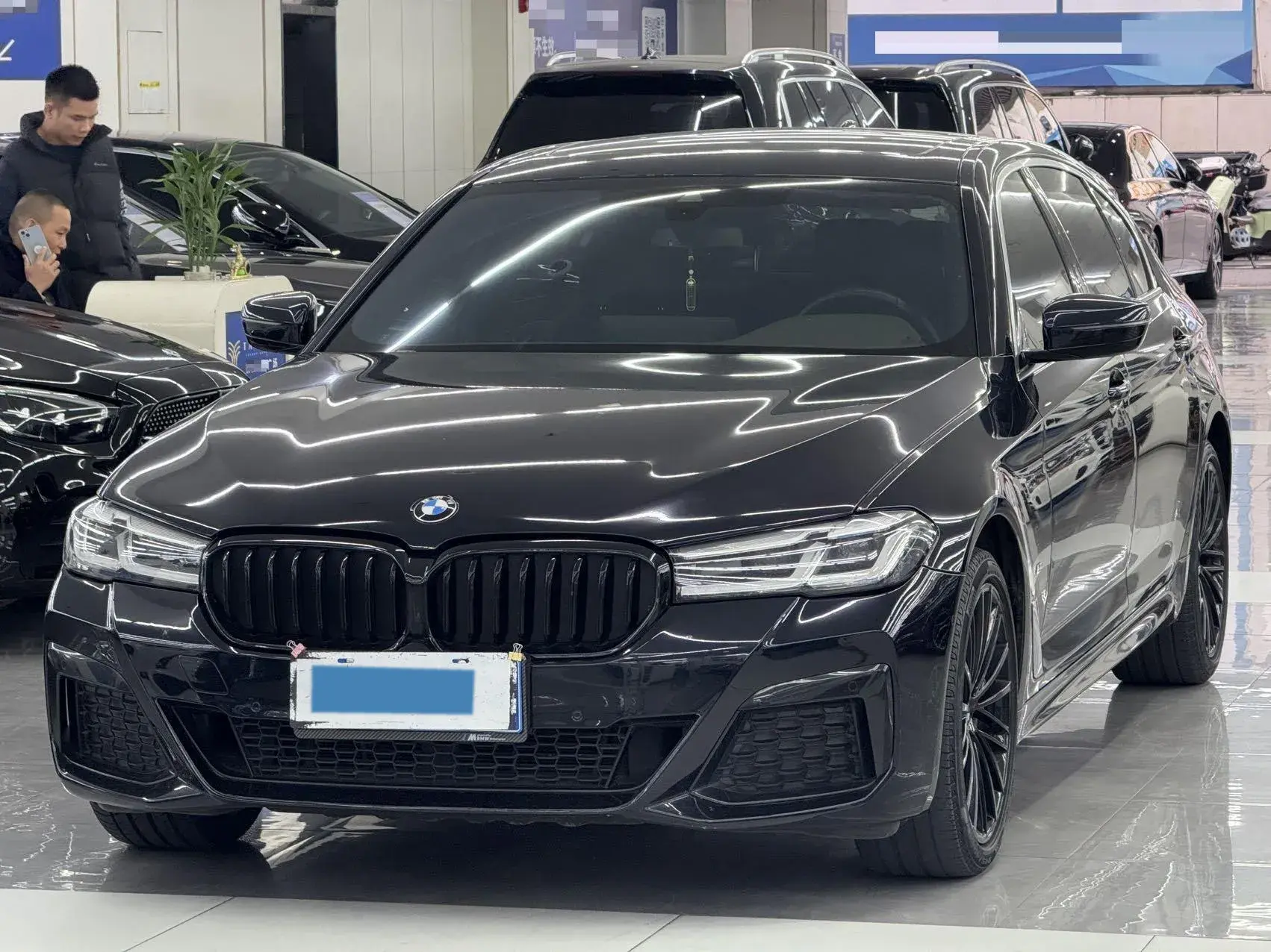 2021 BMW 5 view 1