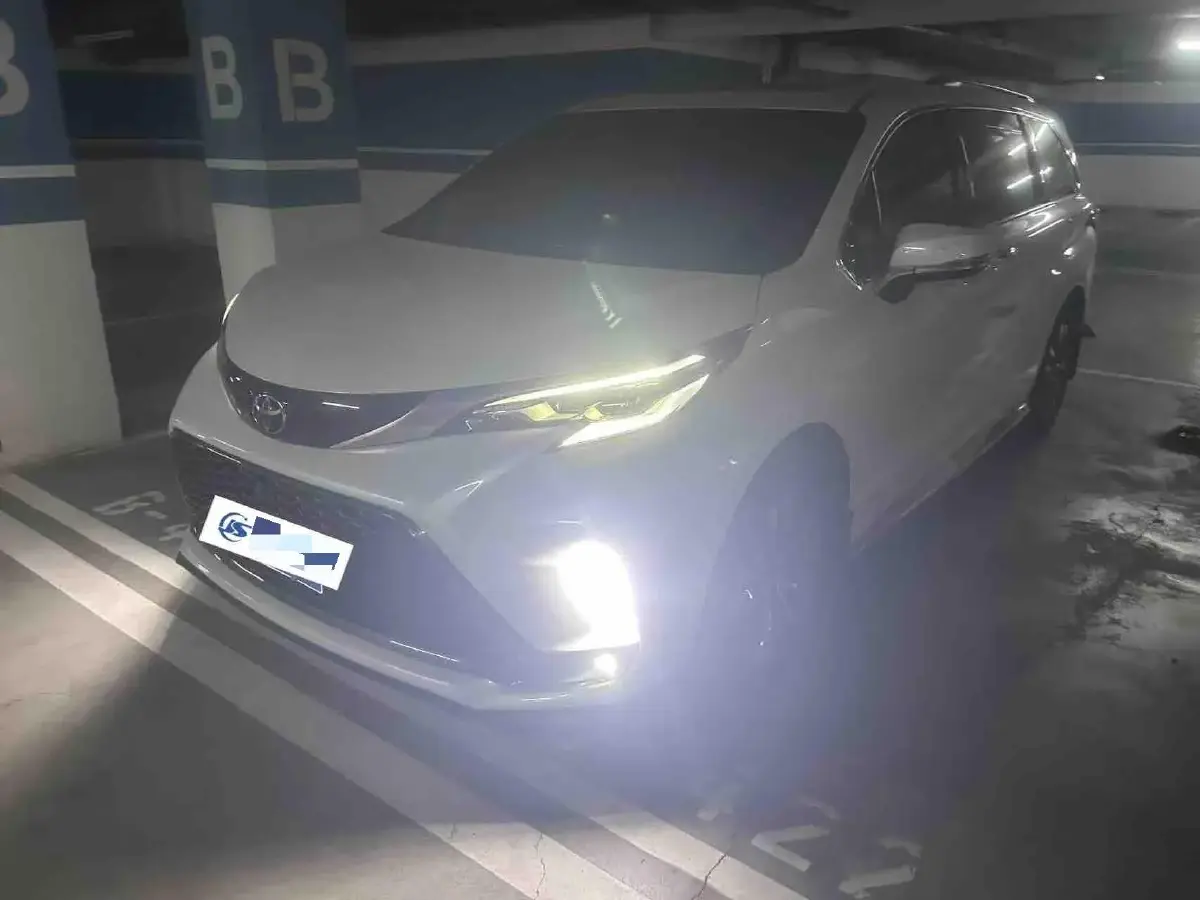 2024 Toyota Granvia 2.5L 189HP L4 E-CVT Hybrid