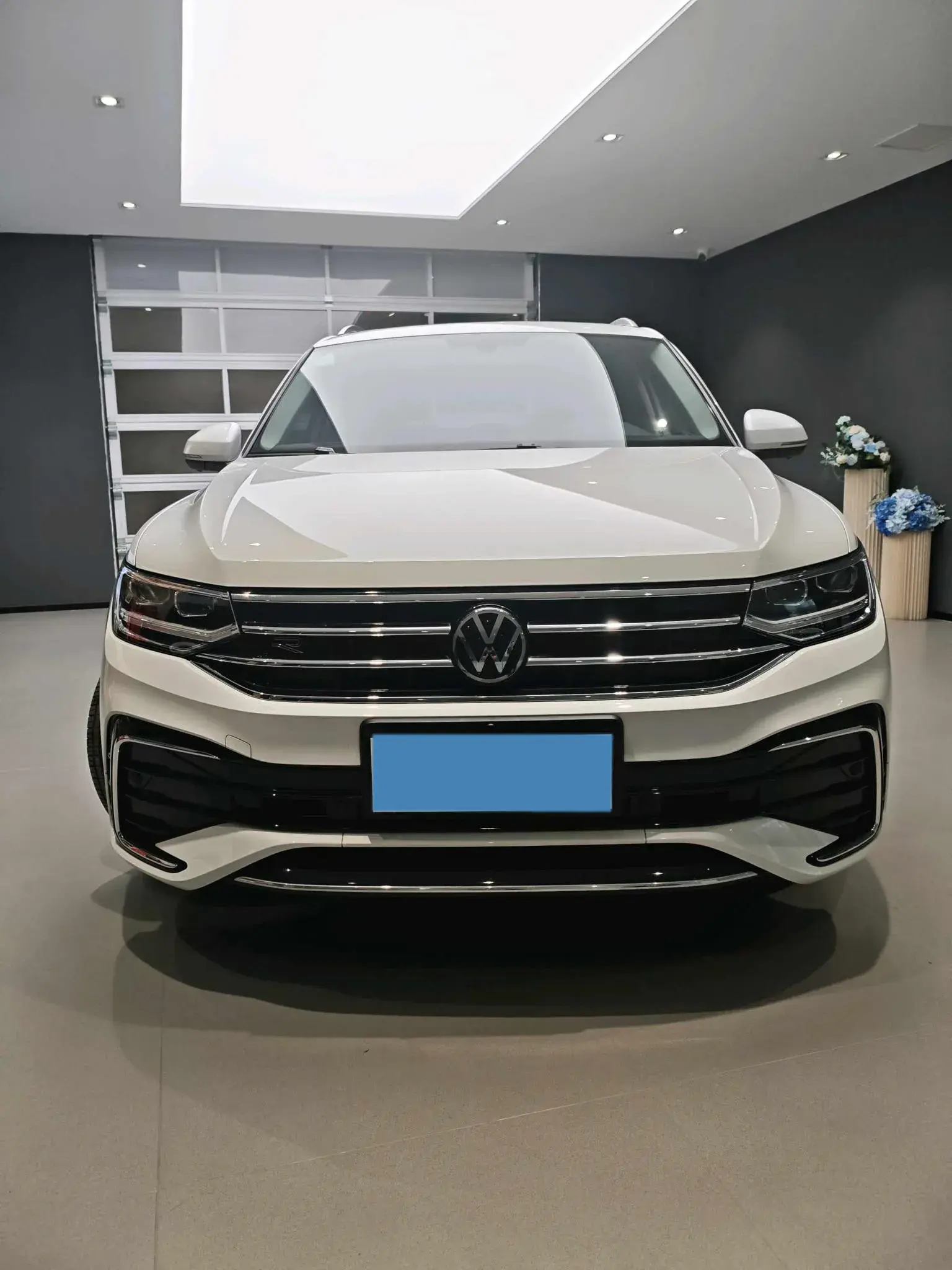 2024 VOLKSWAGEN TIGUAN thumbnail 2