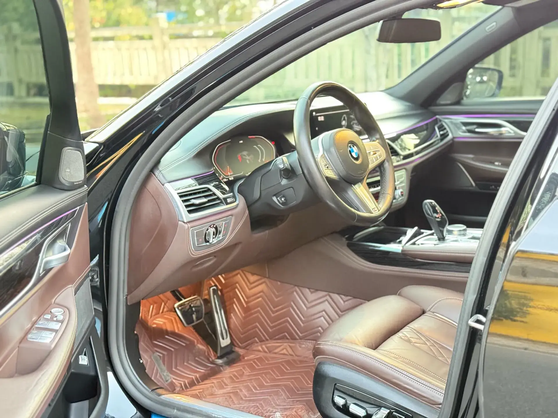 2021 BMW 7 thumbnail 4