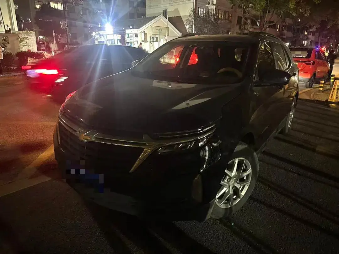 2021 CHEVROLET EQUINOX view 1