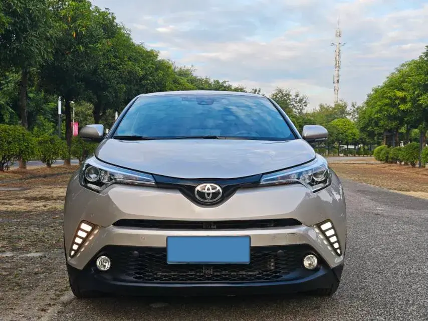 2018 TOYOTA C-HR thumbnail 2